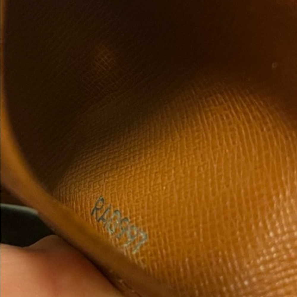 Louis Vuitton 4 Key Ring Holder - Picture 10 of 10